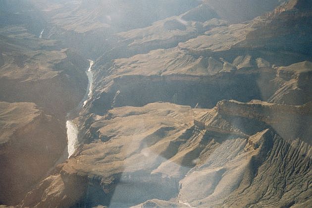 Der Colorado River vom Hubschrauber aus