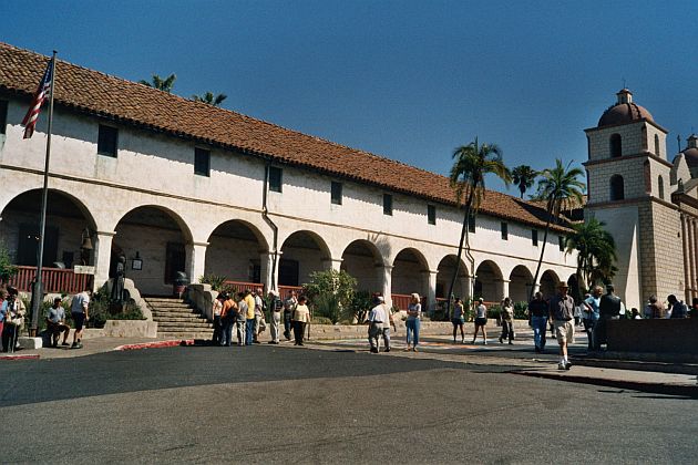 Kloster und Teilansicht der Kirche von Santa Barbara